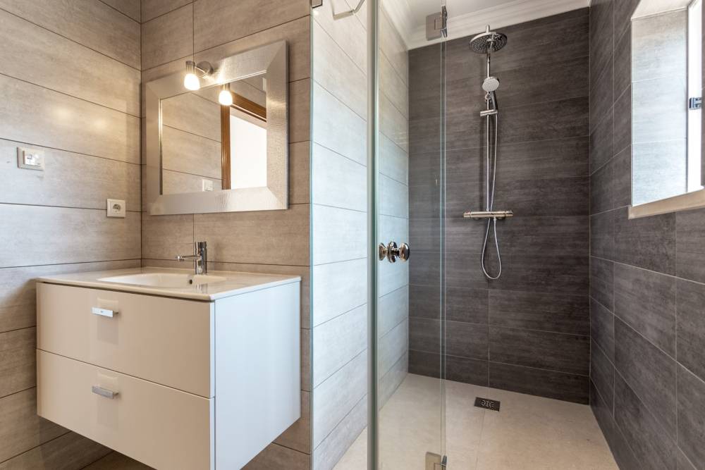 Salle de bain PMR près de Coutras